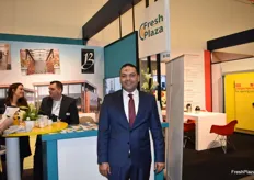 Mohamed El-Sheikh, managing director from Egyptian company Trading Island, paying a visit to the FreshPlaza stand!